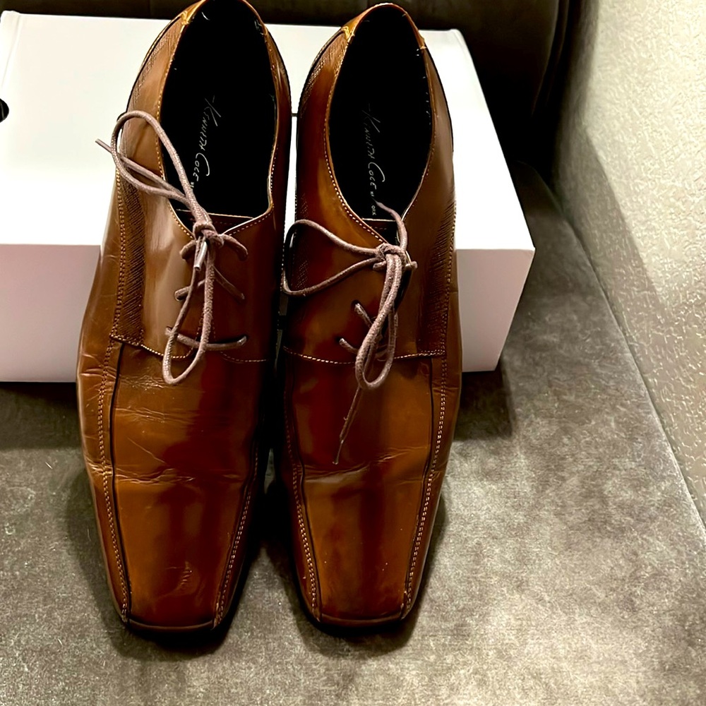 Kenneth Cole designer Magic Place LE.  Preloved. 8.5